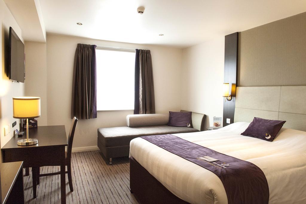 Premier Inn London Elstree / Borehamwood Hotel Exterior foto